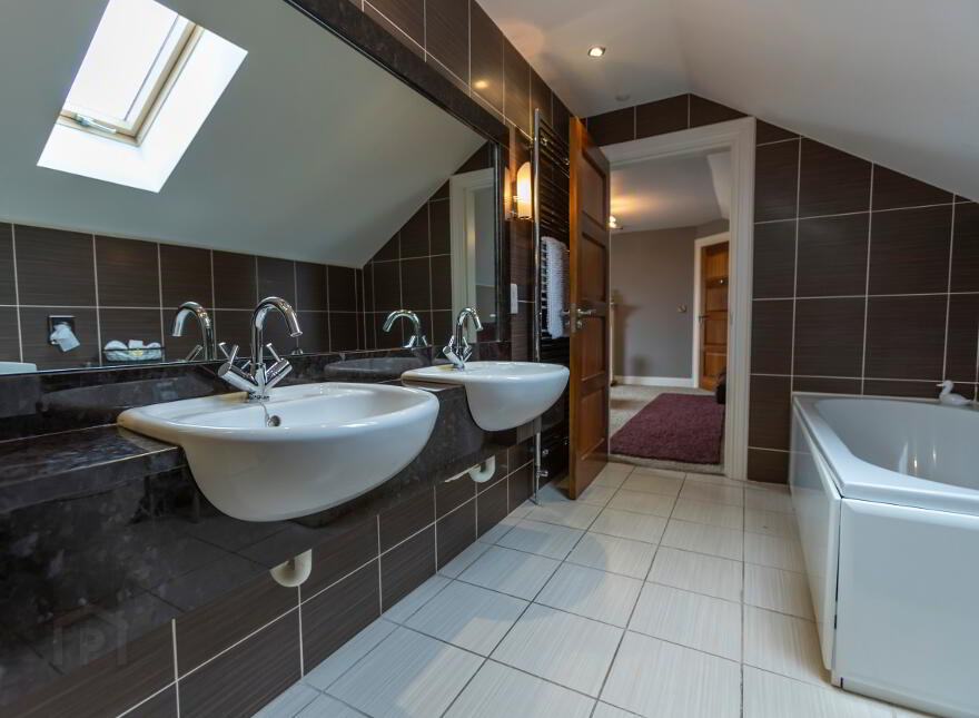 Causeway Lodge, 52 Moycraig Road, Bushmills Portballintrae, BT57 8TB