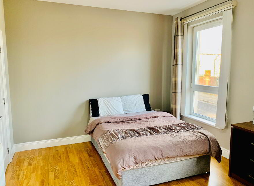Duncairn Gardens, Room 3, All Bills Included, Belfast, BT15 2GN
