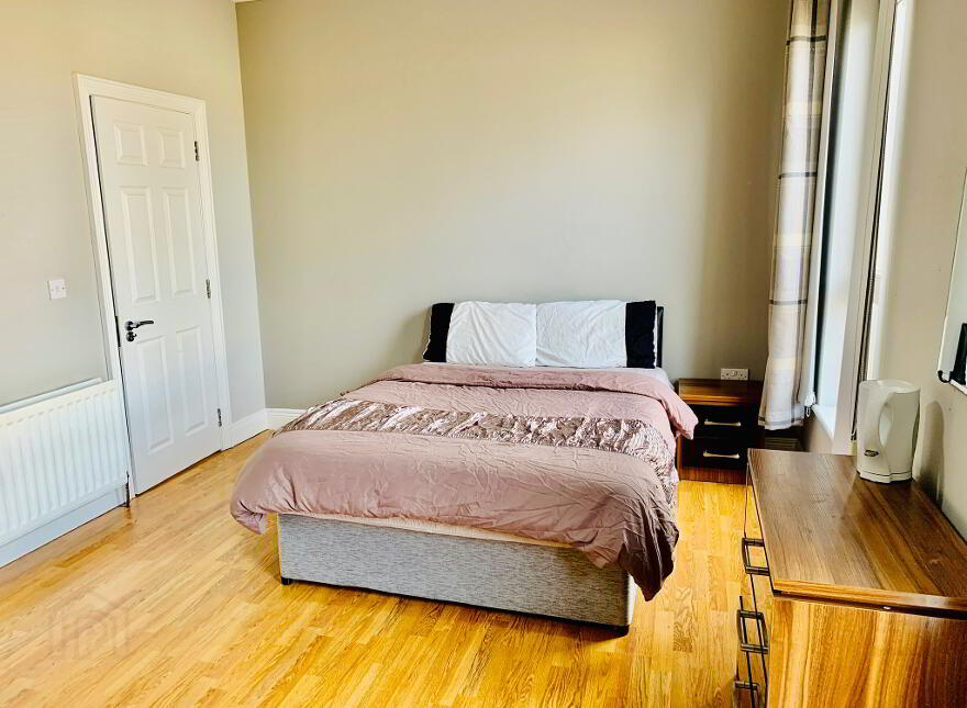 Duncairn Gardens, Room 3, All Bills Included, Belfast, BT15 2GN