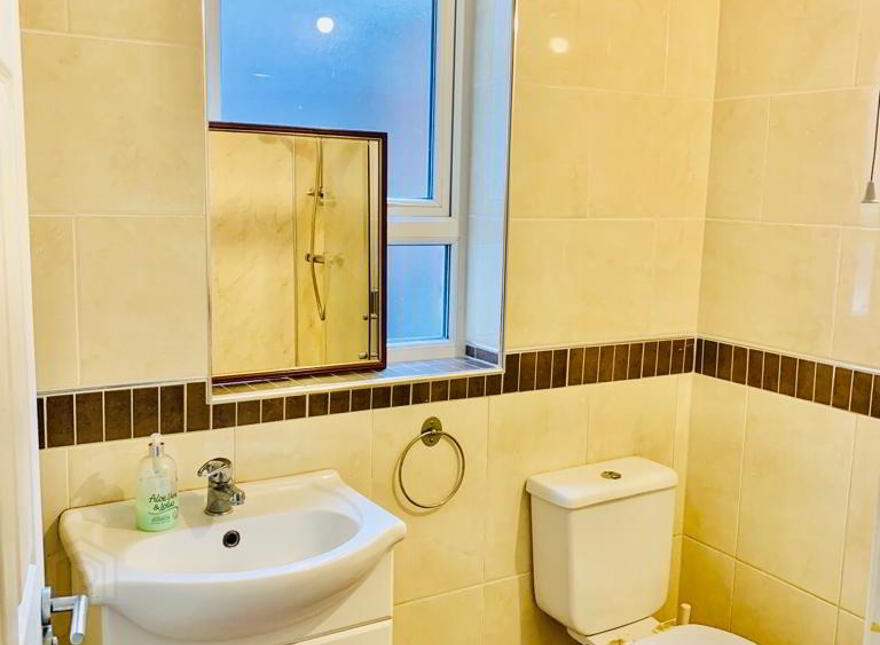 Duncairn Gardens, Room 4, All Bills Included, Belfast, BT15 2GN