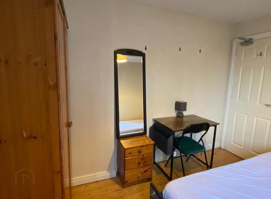 Donegall Road, Ensuite Room 2, Belfast, BT12 5NB