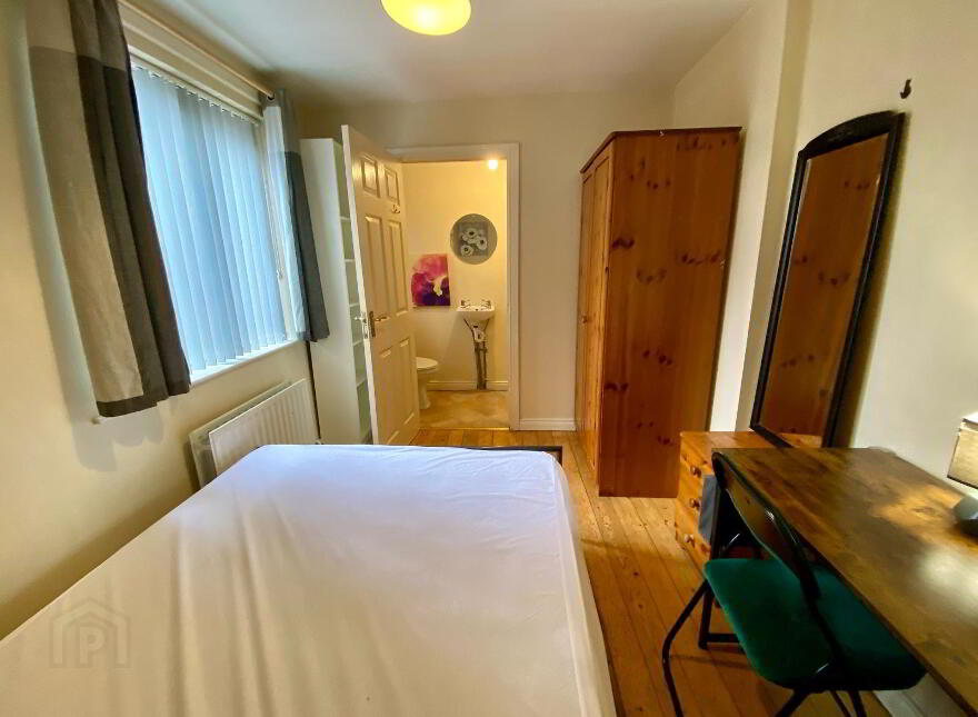 Donegall Road, Ensuite Room 2, Belfast, BT12 5NB