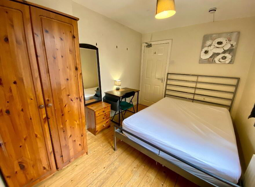 Donegall Road, Ensuite Room 2, Belfast, BT12 5NB