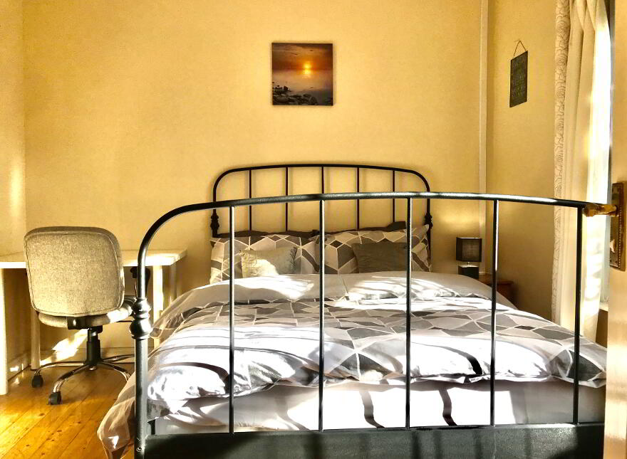Donegall Road, En-Suite Room 4, All Bills Included, Belfast, BT12 5NB