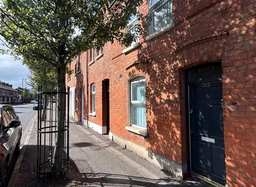 Donegall Road, En-Suite Room 4, All Bills Included, Belfast, BT12 5NB