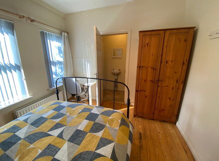 Donegall Road, En-Suite Room 4, All Bills Included, Belfast, BT12 5NB