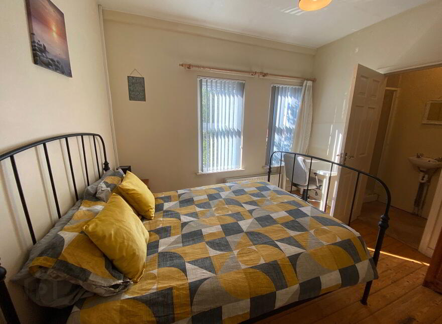 Donegall Road, En-Suite Room 4, All Bills Included, Belfast, BT12 5NB