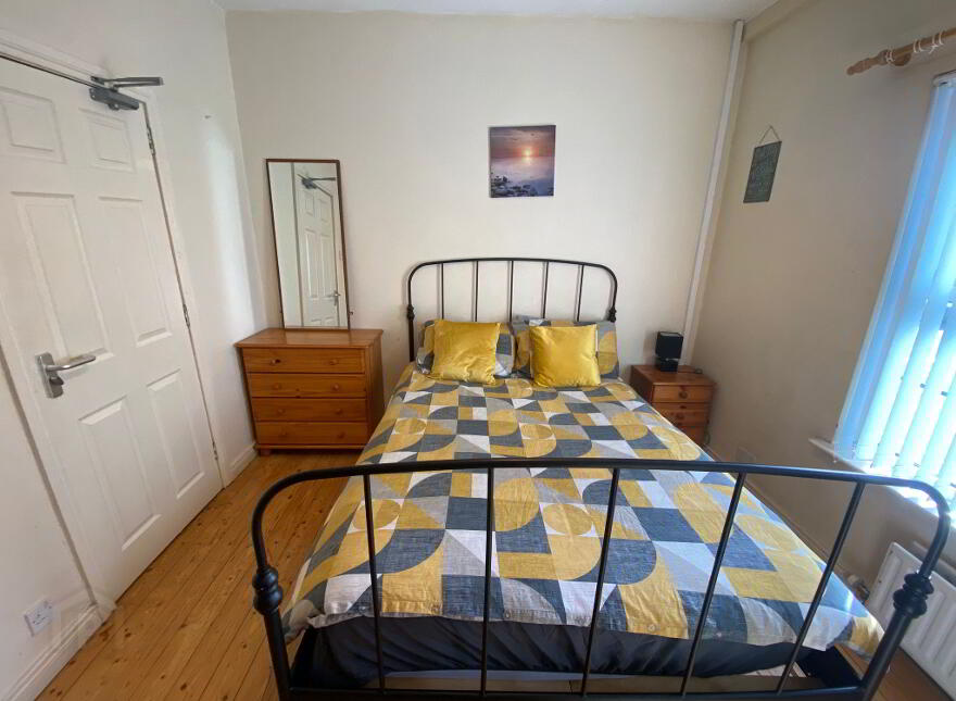 Donegall Road, En-Suite Room 4, All Bills Included, Belfast, BT12 5NB