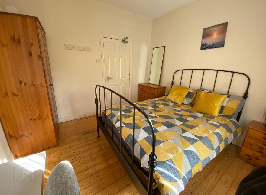 Donegall Road, En-Suite Room 4, All Bills Included, Belfast, BT12 5NB