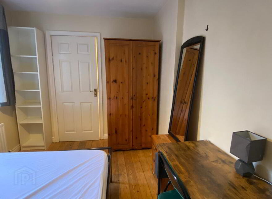 Donegall Road, En-Suite Room 4, Room 5 & Room 2, Belfast, BT12 5NB