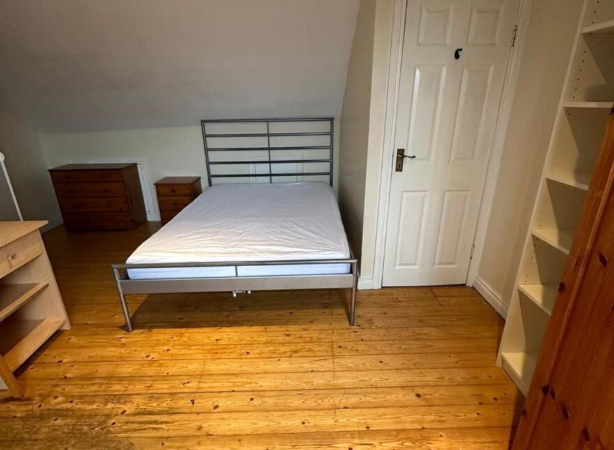 Donegall Road, En-Suite Room 4, Room 5 & Room 2, Belfast, BT12 5NB