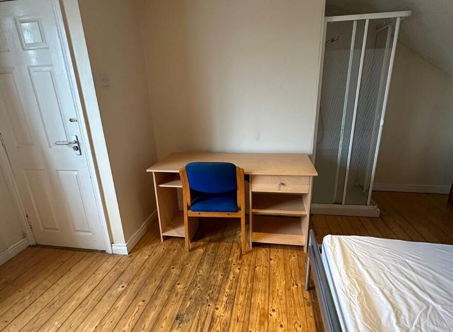 Donegall Road, En-Suite Room 4, Room 5 & Room 2, Belfast, BT12 5NB