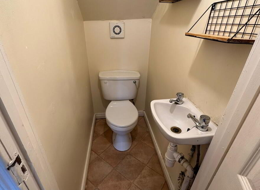 Donegall Road, En-Suite Room 4, Room 5 & Room 2, Belfast, BT12 5NB