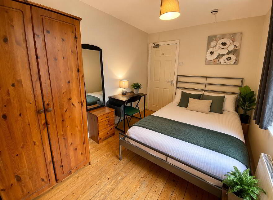 Donegall Road, En-Suite Room 4, Room 5 & Room 2, Belfast, BT12 5NB photo