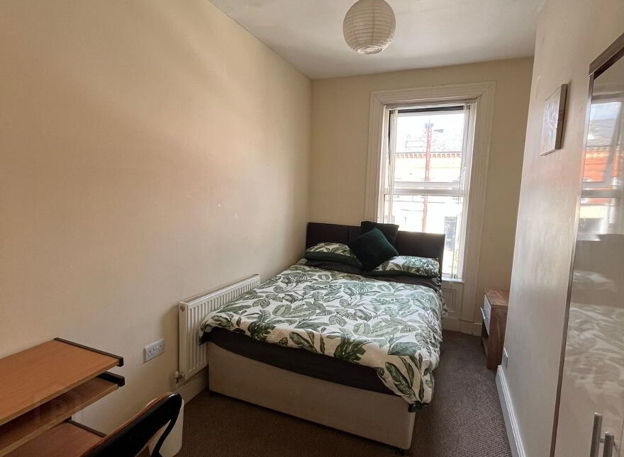 Tates Avenue, Room 3, R1 & R2. All Bills Included, Belfast, BT9 7BY
