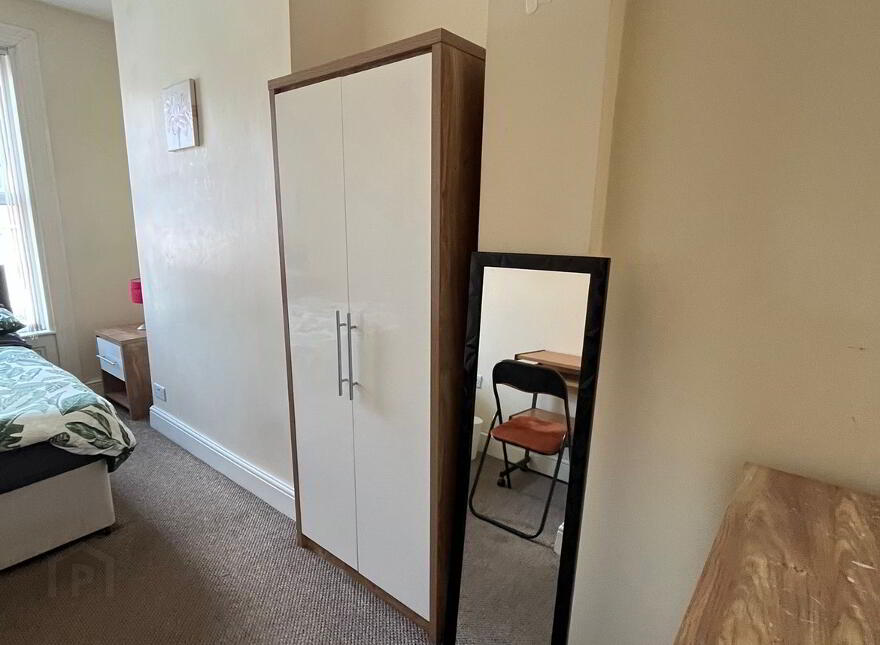 Tates Avenue, Room 3, R1 & R2. All Bills Included, Belfast, BT9 7BY