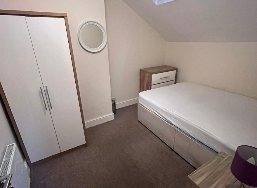 Tates Avenue, Room 5, All Bills Included, Belfast, BT9 7BY