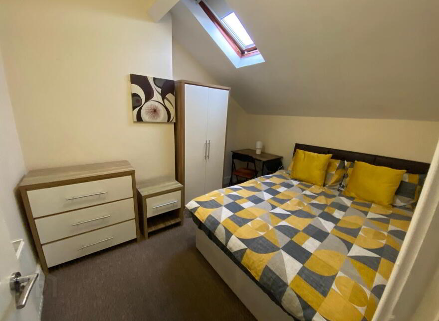 Tates Avenue, Room 5, All Bills Included, Belfast, BT9 7BY