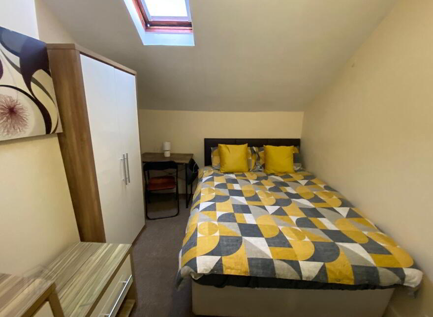 Tates Avenue, Room 5, All Bills Included, Belfast, BT9 7BY