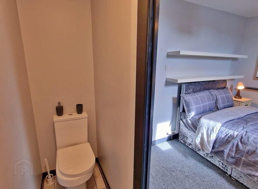 Ensuite Room 4, 32 Sandown Rd, Belfast, BT5 6GY