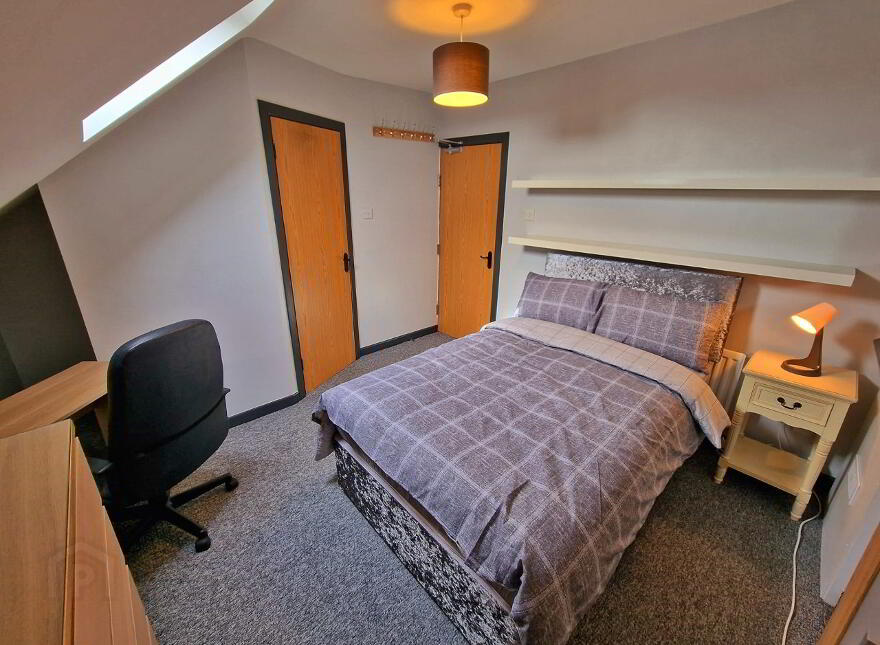 Ensuite Room 4, 32 Sandown Rd, Belfast, BT5 6GY photo