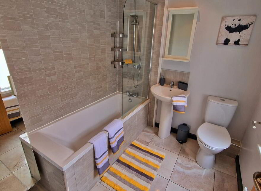 Ensuite Room 4, 32 Sandown Rd, Belfast, BT5 6GY