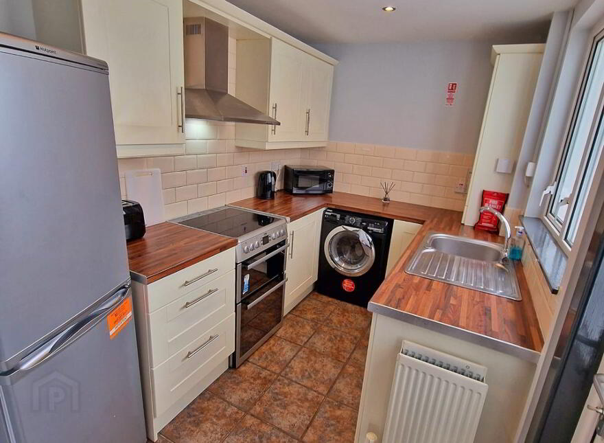 Ensuite Room 4, 32 Sandown Rd, Belfast, BT5 6GY
