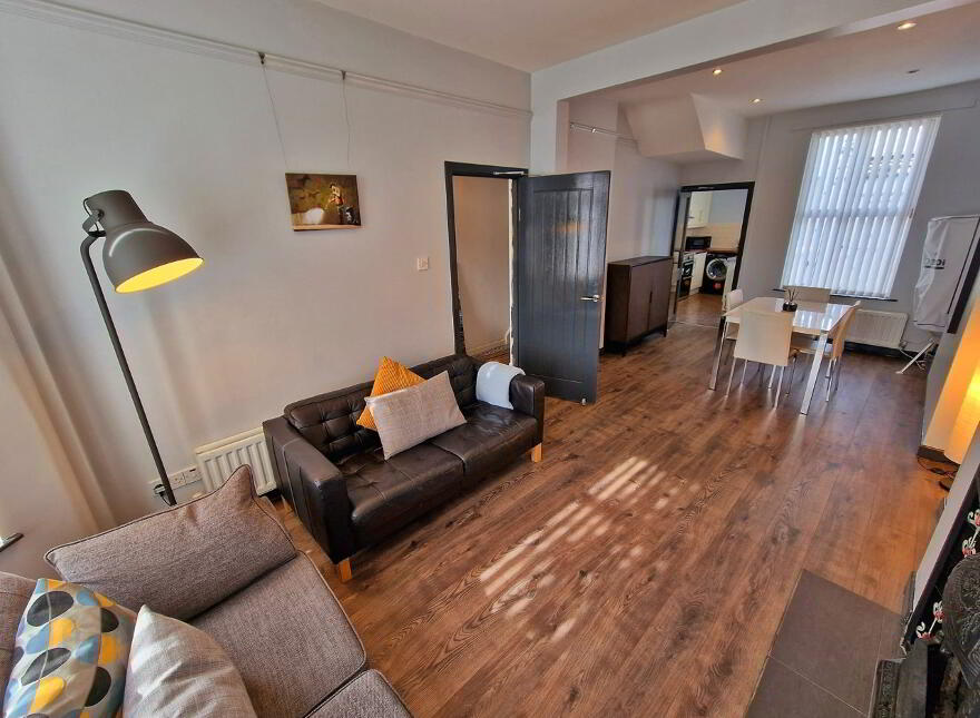 Ensuite Room 4, 32 Sandown Rd, Belfast, BT5 6GY
