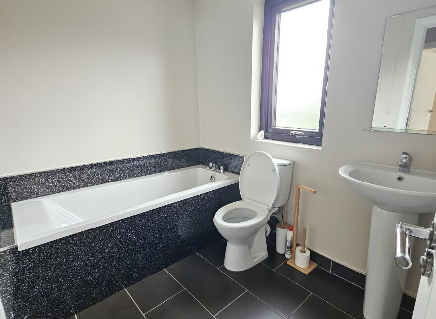 Apt 3, 49 O'Neill Road, Newtownabbey, BT36 6FS