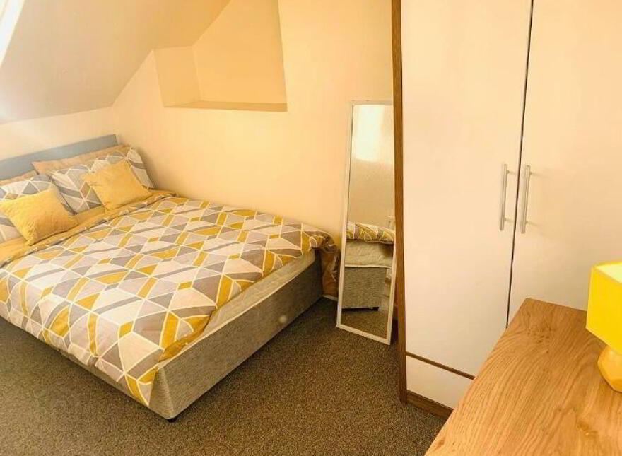 Camden Street, Room 7, SHORT TERM, All Bills Included, Belfast, BT9 6AU