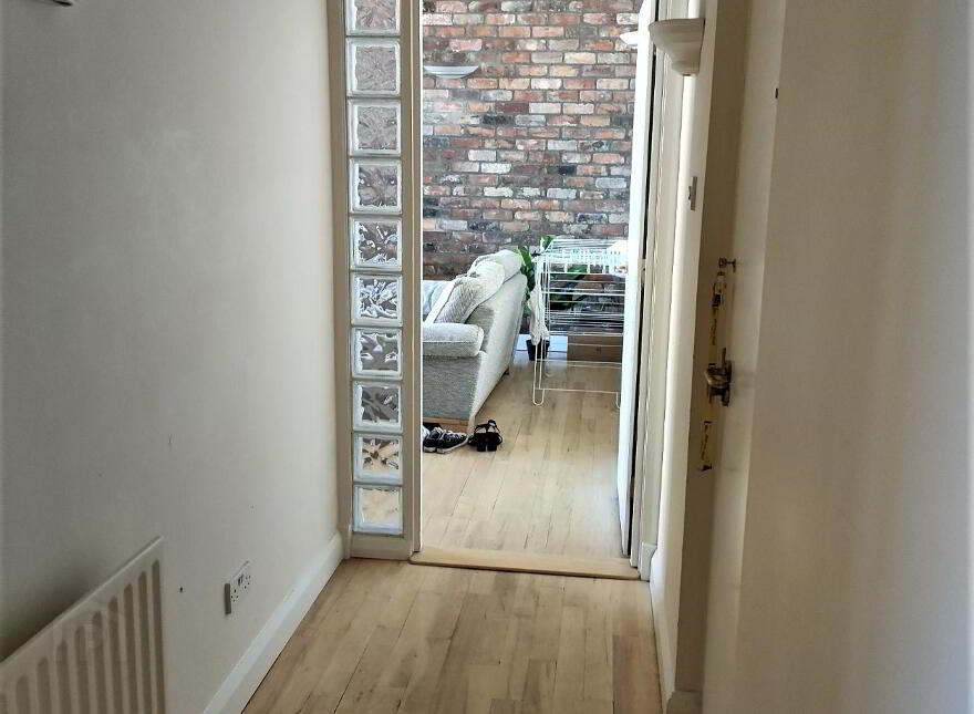101 Somerset Studios, Marcus Ward Street, Dublin Road, Belfast, BT7 1RP
