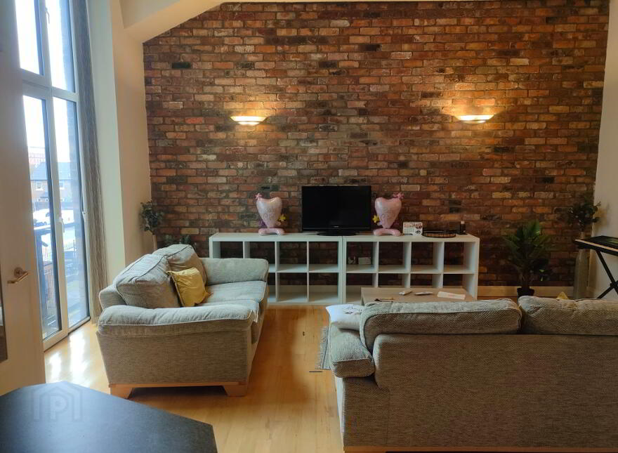 101 Somerset Studios, Marcus Ward Street, Dublin Road, Belfast, BT7 1RP
