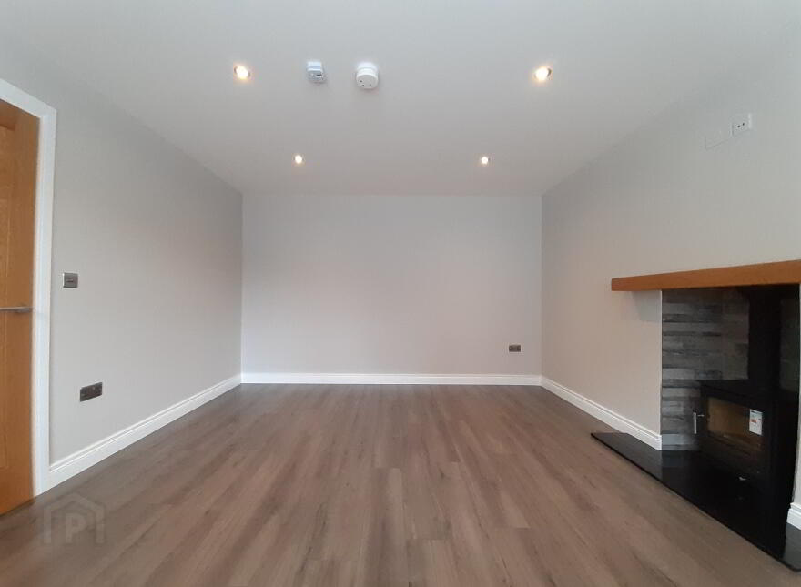 Ht4, Rowan Manor, Tullygally Road, Craigavon