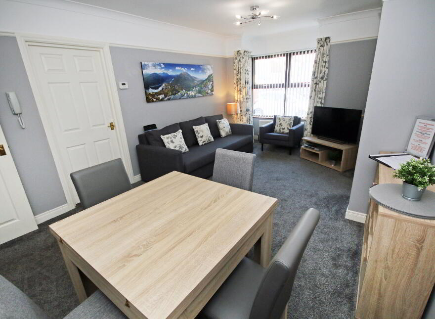 Short Term Rental, 1 Hamel Mews, Cregagh, Belfast, BT6 9JG