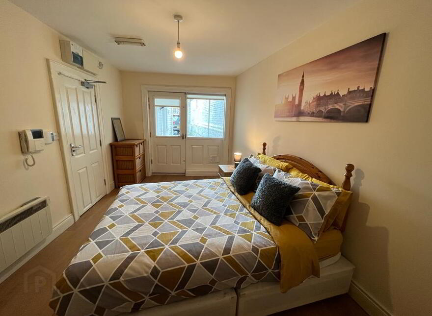 Lisburn Road, Room 1, Belfast, BT9 6BT