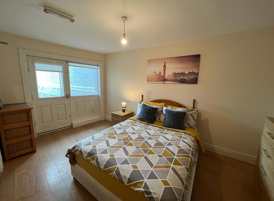 Lisburn Road, Room 1, Belfast, BT9 6BT