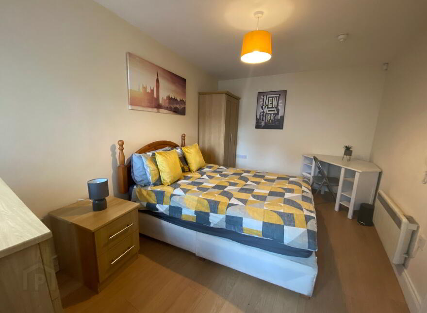 Lisburn Road, Room 1, Belfast, BT9 6BT