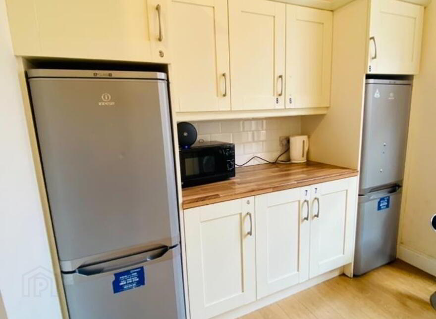 Lisburn Road, Room 1, Belfast, BT9 6BT