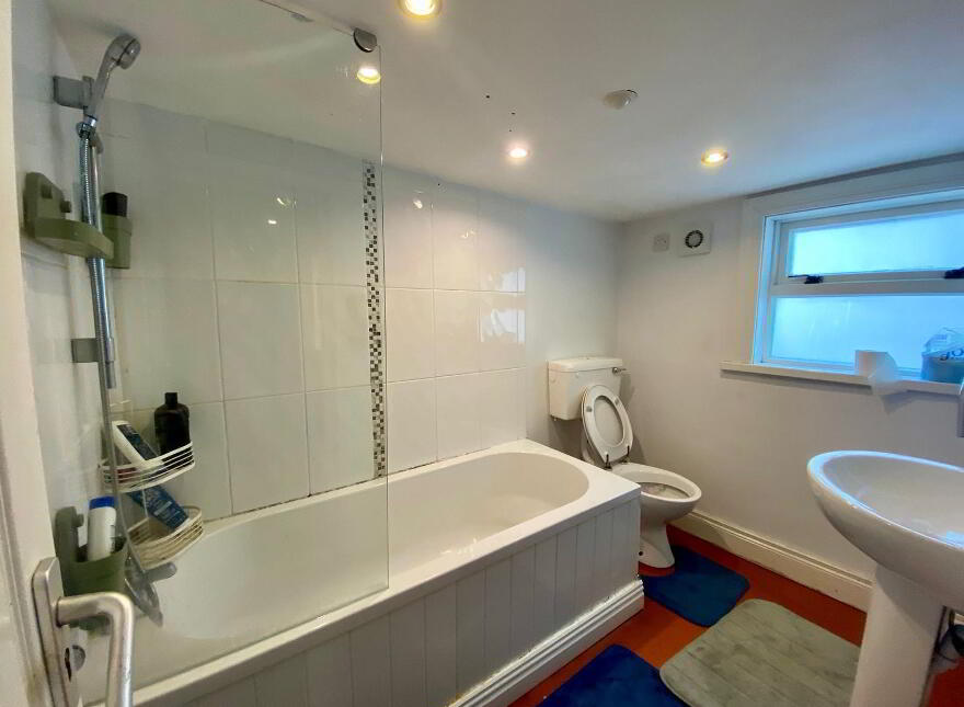 Lisburn Road, Room 3, Most Bills Included, Belfast, BT9 6BT