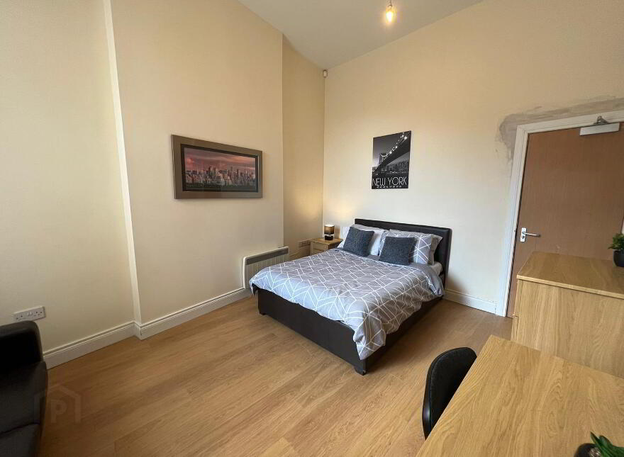 Lisburn Road, Room 3, R4 And R6 - R8 MOST BILLS INCLUDED, Belfast, BT9 6BT