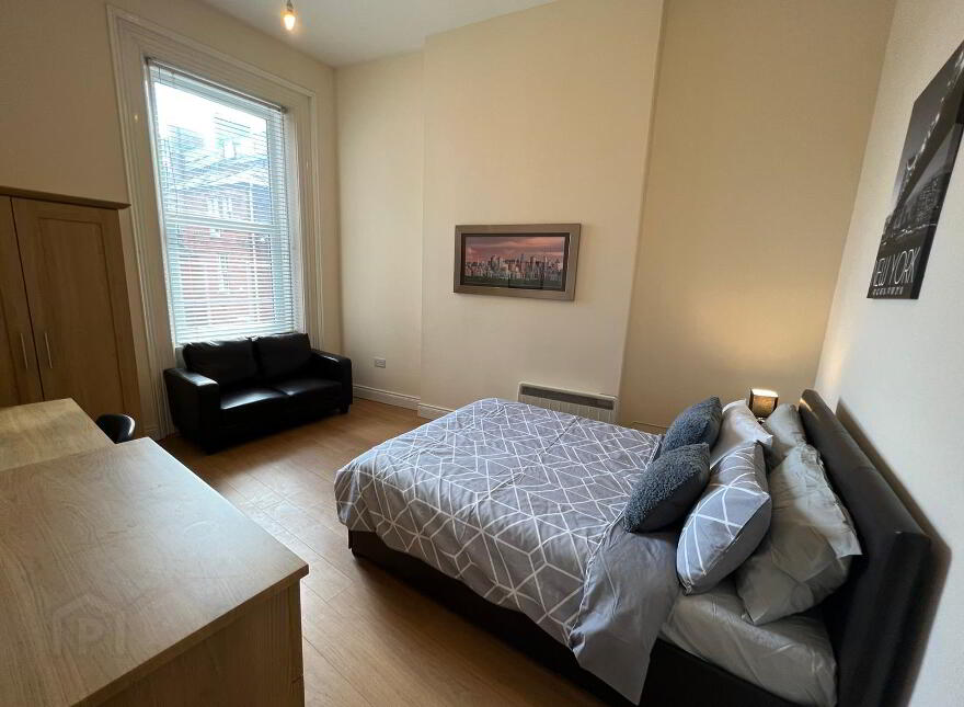 Lisburn Road, Room 3, R4 And R6 - R8 MOST BILLS INCLUDED, Belfast, BT9 6BT