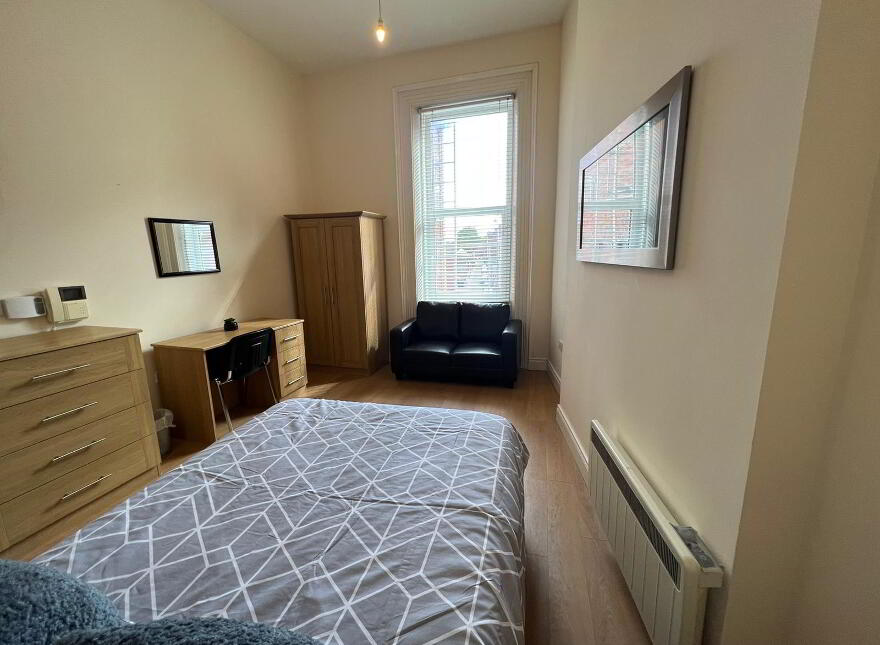 Lisburn Road, Room 3, R4 And R6 - R8 MOST BILLS INCLUDED, Belfast, BT9 6BT