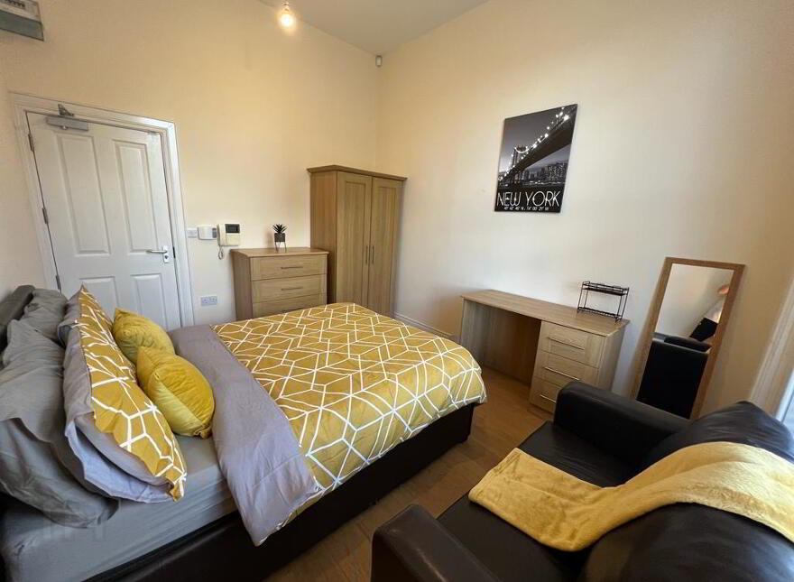 Lisburn Road, Room 3, R4 And R6 - R8 MOST BILLS INCLUDED, Belfast, BT9 6BT