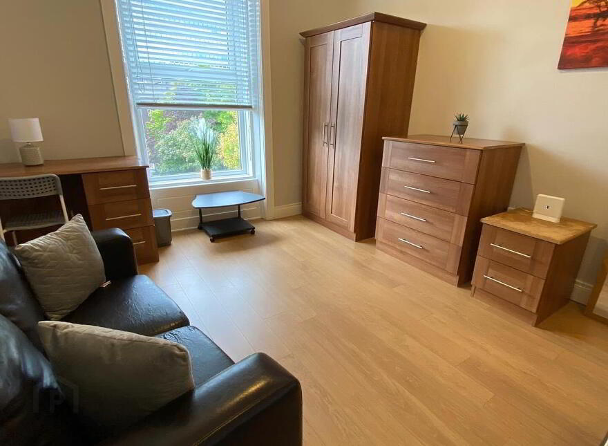 Lisburn Road, Room 3, R4 And R6 - R8 MOST BILLS INCLUDED, Belfast, BT9 6BT
