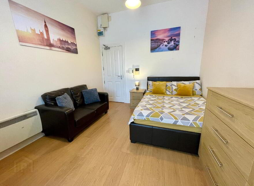 Lisburn Road, Room 3, R4 And R6 - R8 MOST BILLS INCLUDED, Belfast, BT9 6BT