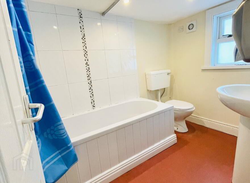 Lisburn Road, Room 4, Belfast, BT9 6BT
