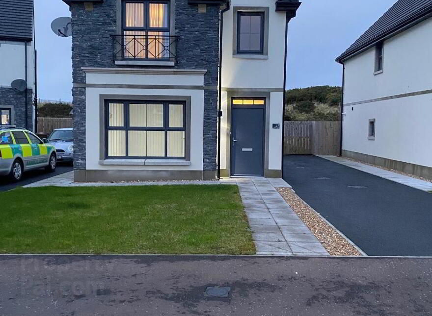 Alnwick, Hadlow Hills, 37 Rocklyn Manor, Donaghadee, BT21 0FT photo