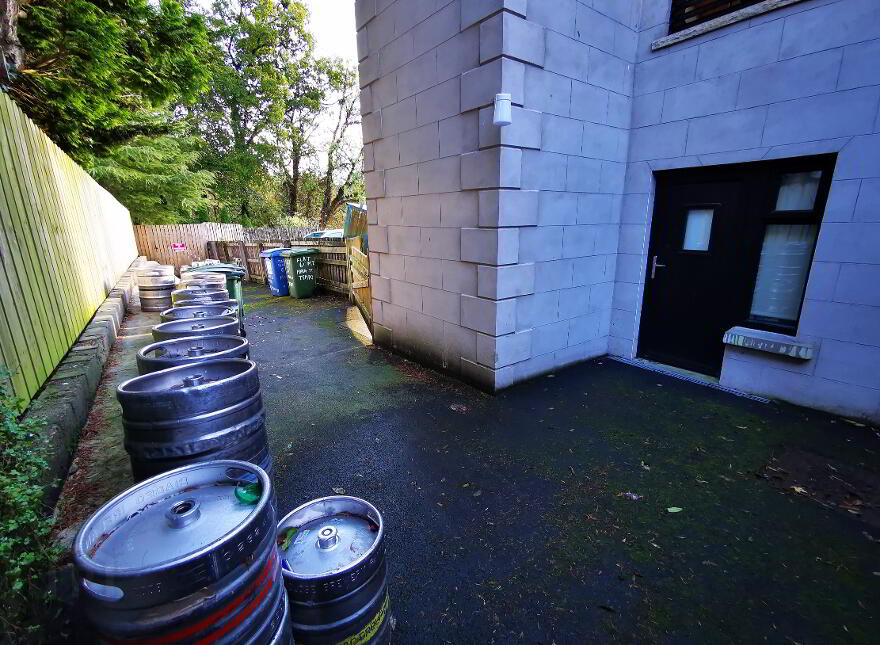 Milltown Manor Pub/Restaurant & Apartments, Enniskillen, BT94 3GJ