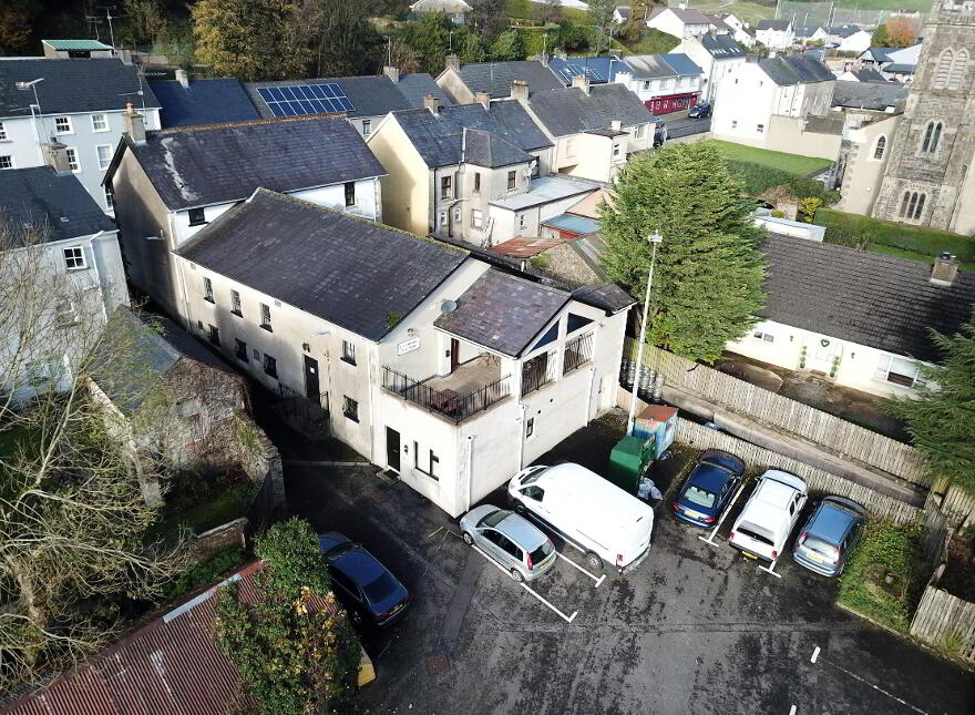 Milltown Manor Pub/Restaurant & Apartments, Enniskillen, BT94 3GJ