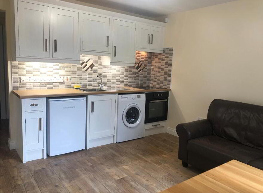 Milltown Manor Pub/Restaurant & Apartments, Enniskillen, BT94 3GJ